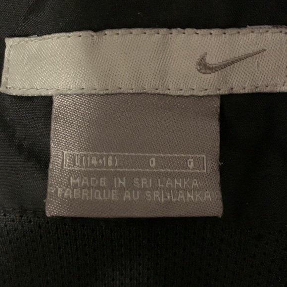 EUC Boys Nike lined rain jacket - Picture 9 of 14